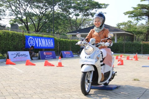 Bintang tamu selebgram Ayu Indriati dalam peluncuran New Fino 125 Blue Core ban lebar dan tubeless (15)
